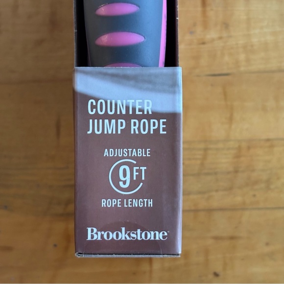 Brookstone Counter Jump Rope For Fitness Counts Up To 999 Jumps NEW - Picture 2 of 3